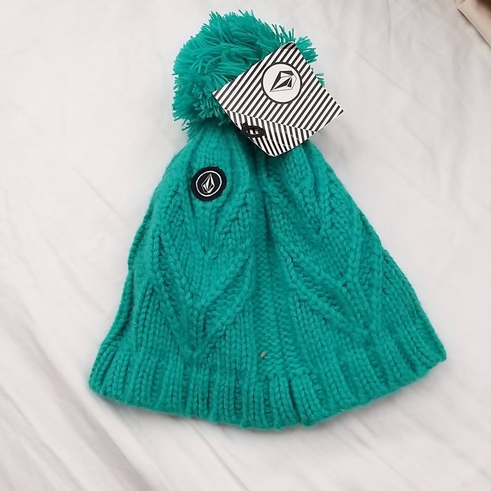 NEW  VOLCOM LEAF BEANIE WAFFLE KNIT GREEN CAP W/ POM